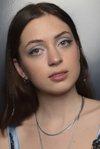 Lizzy McAlpine photo 2