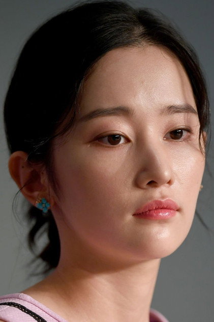 Jeon Jong-seo photo 16