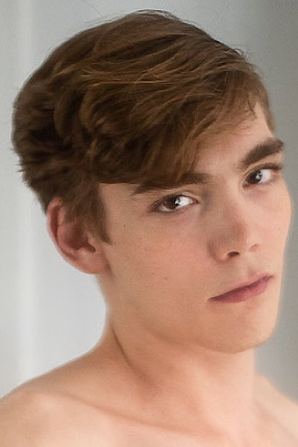 Cameron Moore photo 2
