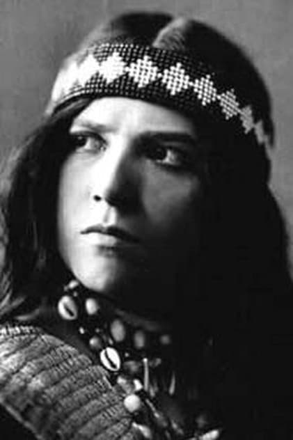 Mona Darkfeather photo 2