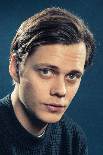 Bill Skarsgård photo 20