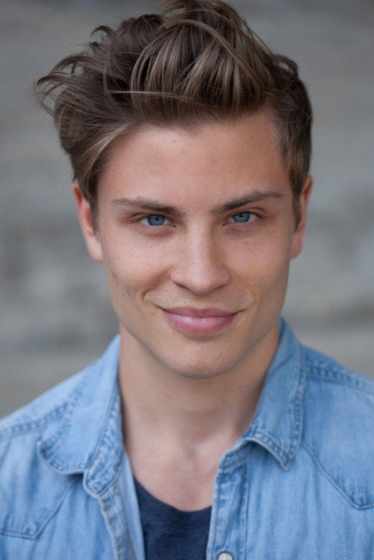 Jannik Schümann - 9
