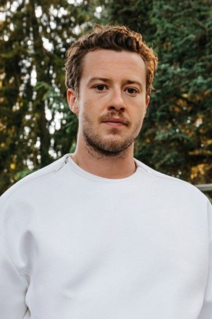 Joseph Quinn - 8