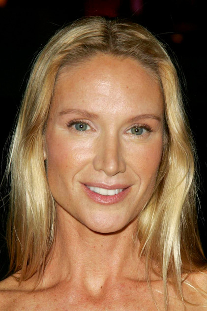 Kelly Lynch - 4