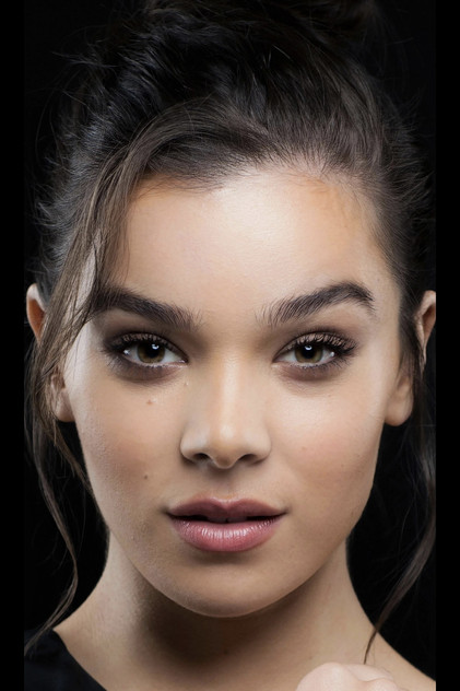 Hailee Steinfeld - 16