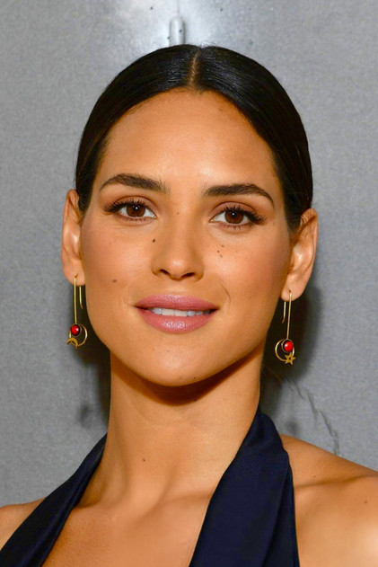 Adria Arjona - 9