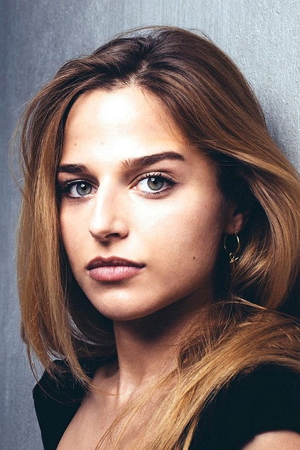 Stephanie Nur photo 5