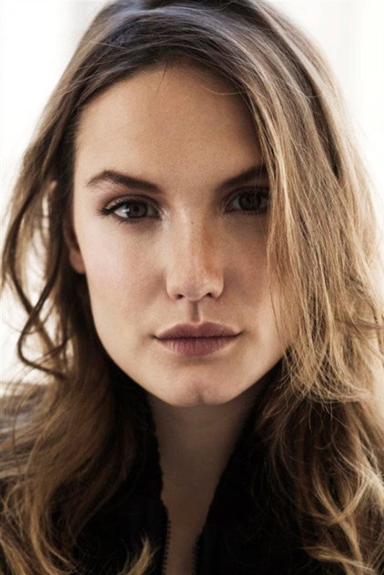 Ana Girardot - 9