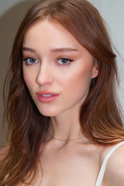 Phoebe Dynevor - 10