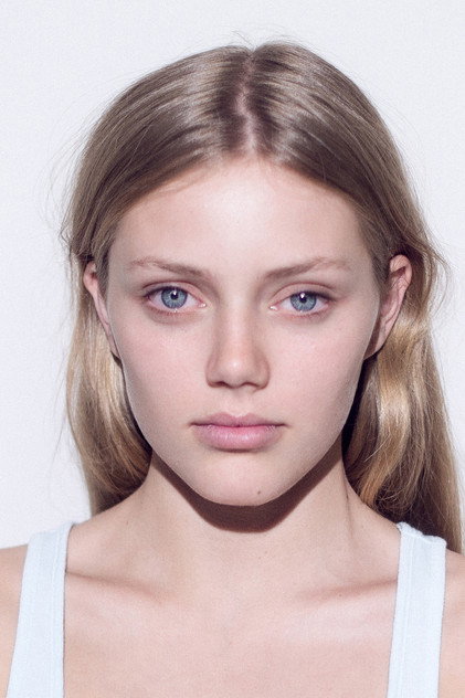 Grace Van Dien - 6