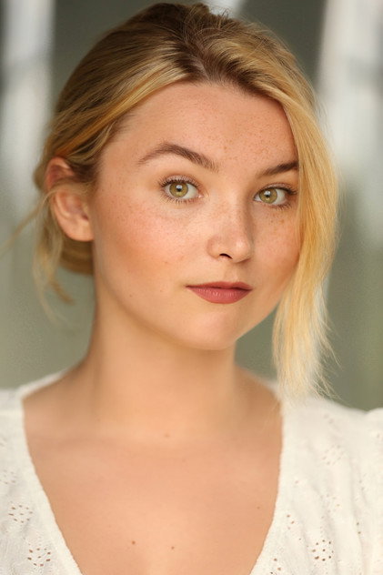 Georgie Banks photo 4