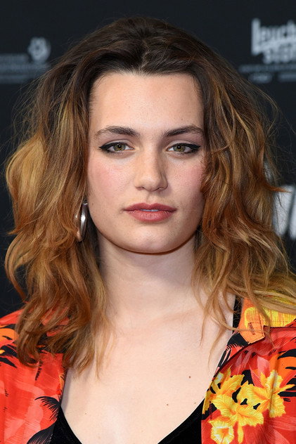 Ella Rumpf - 4