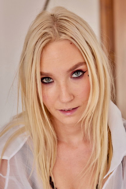 Claire Roos photo 8