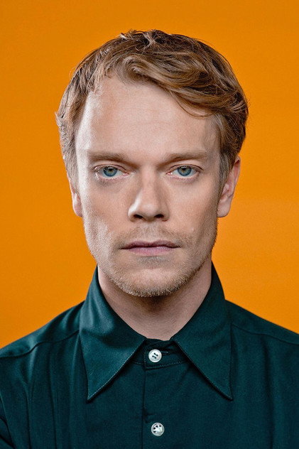 Alfie Allen - 5