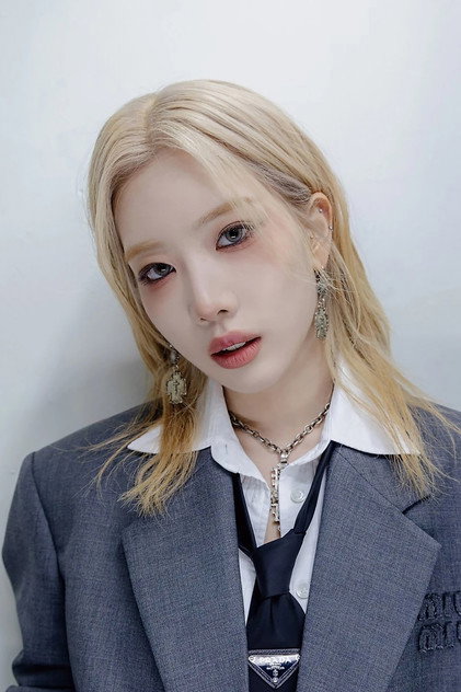 Kim Lip photo 4