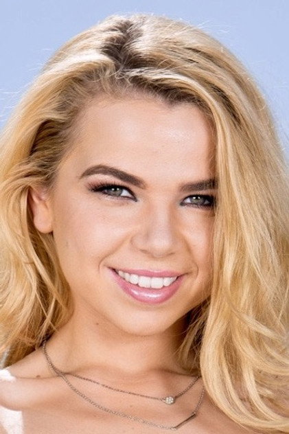 Alina West photo 2