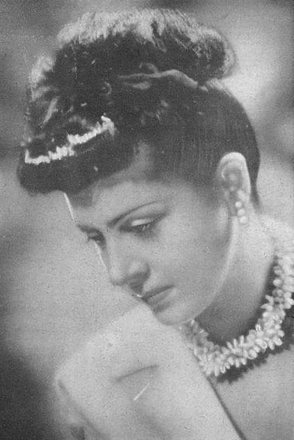 Mary Aroni photo 3