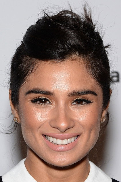 Diane Guerrero - 15