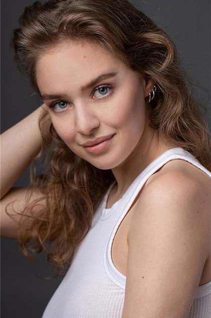 Emma Valev photo 3