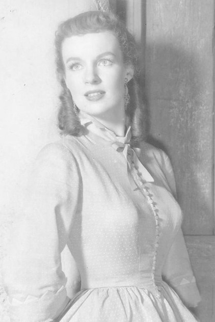 Helena Carter - 5