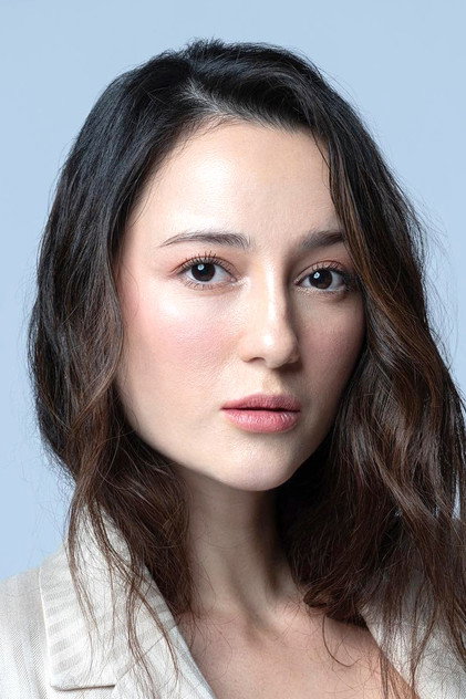 Julie Estelle photo 5