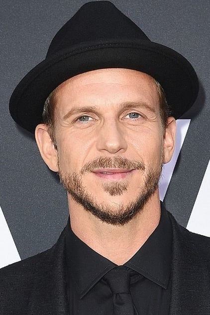 Gustaf Skarsgård - 5