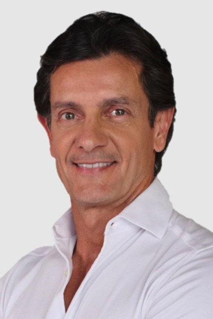 César Urnhani