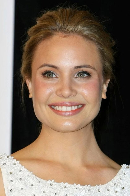 Leah Pipes photo 6