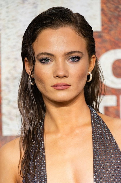Freya Allan - 7