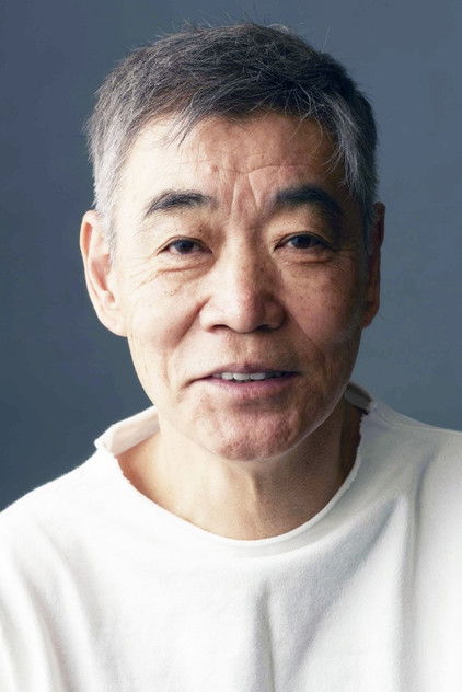 Akira Emoto