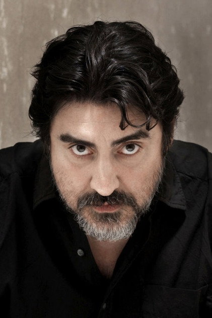 Alfred Molina - 8