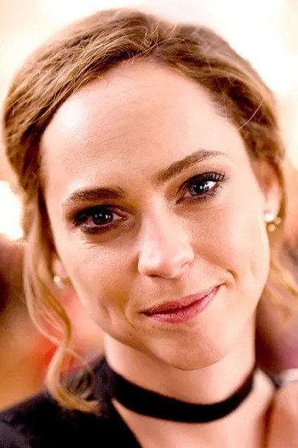 Fiona Dourif - 5