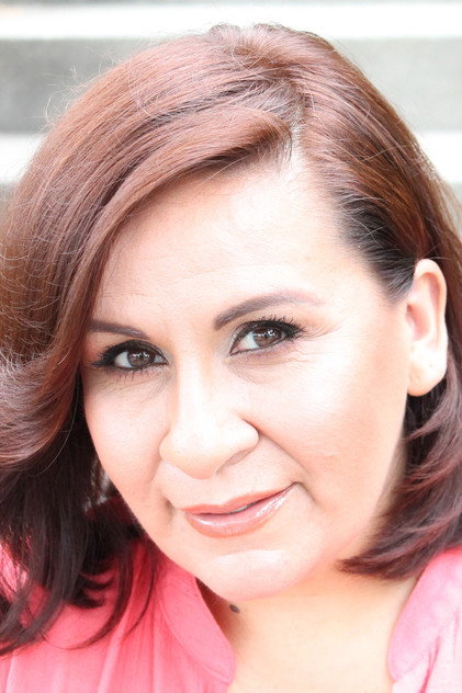 Elizabeth Alvarez photo 3