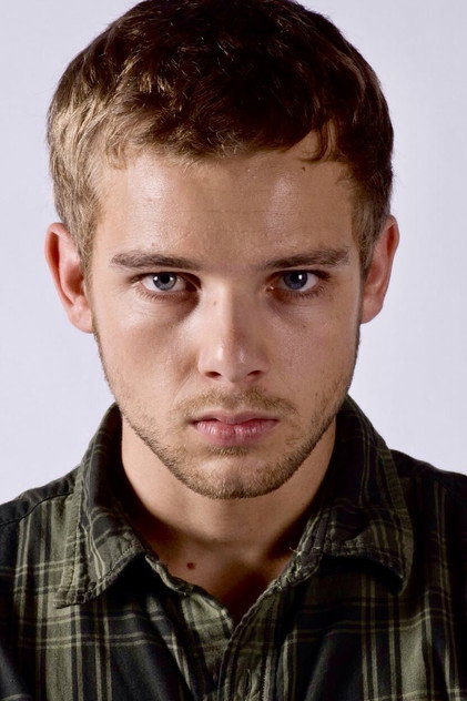 Max Thieriot photo 9