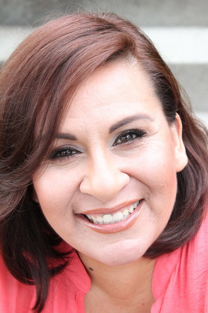 Elizabeth Alvarez photo 2