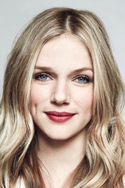 Tracy Spiridakos - 7