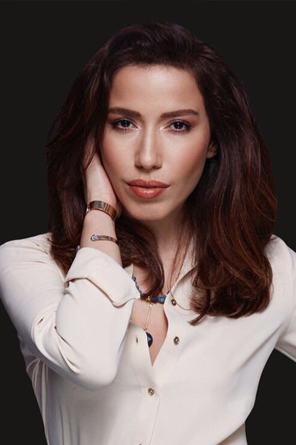 Burcu Güneş photo 2