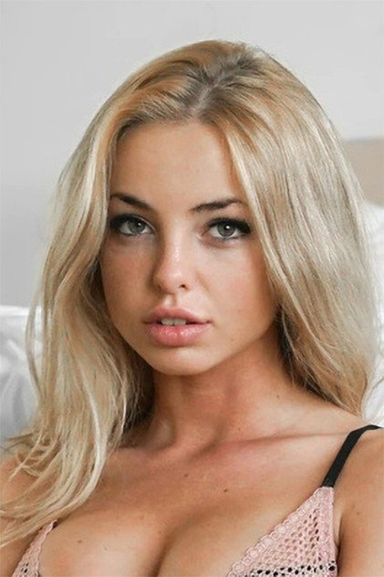 Emma Kotos - 7