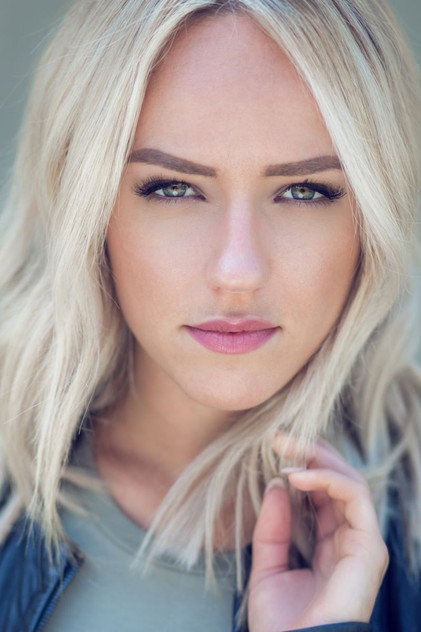 Alyson Walker photo 7