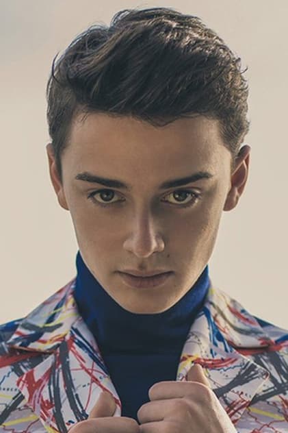 Noah Schnapp - 8