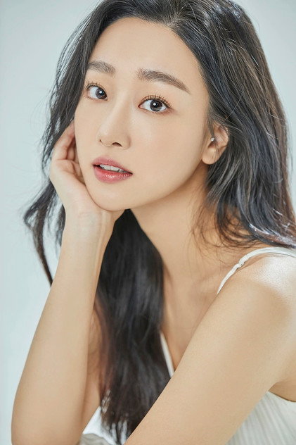 Lee Ha-young photo 2