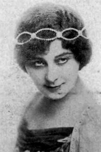Adele Lane photo 3