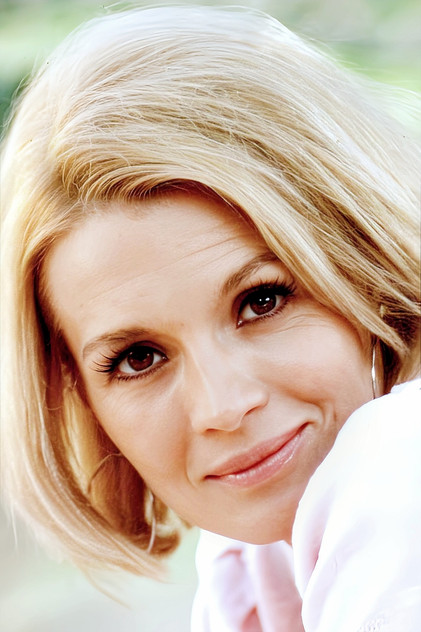 Angie Dickinson - 4