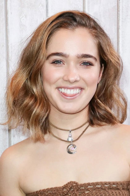 Haley Lu Richardson photo 10
