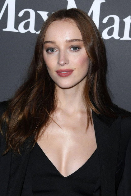 Phoebe Dynevor - 8
