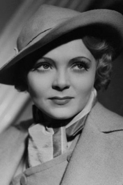 Victoria Hopper photo 2