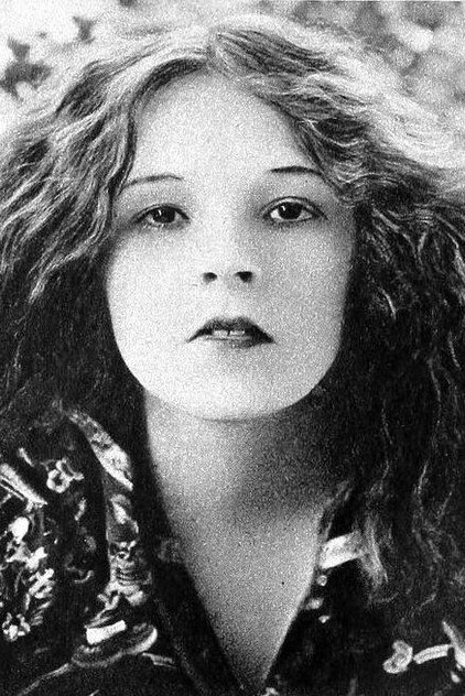 Kay Laurel photo 2
