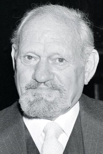 Harry Andrews - 4