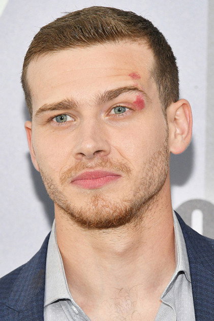 Oliver Stark - 5