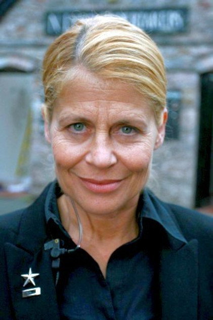 Linda Hamilton - 15